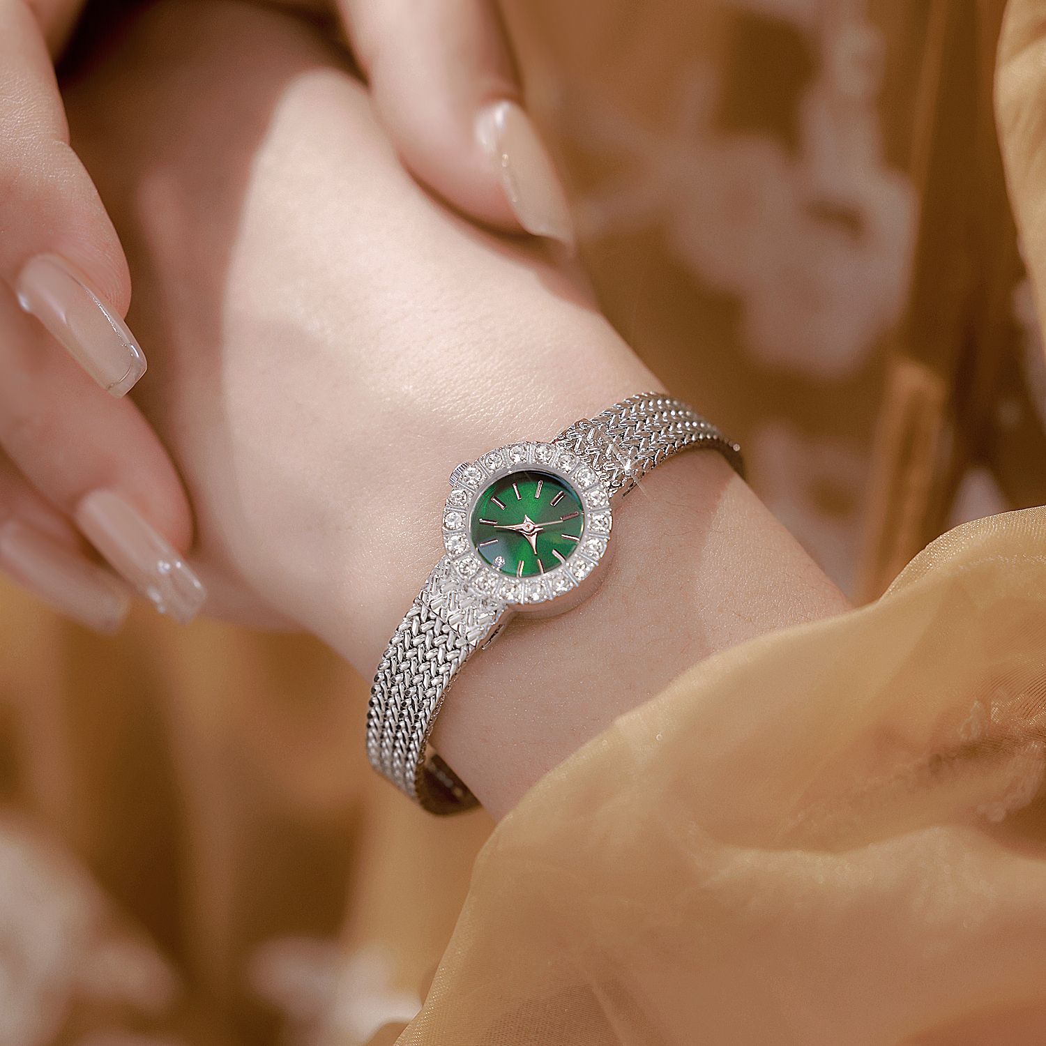 Vintage Women's Wristwatch Lux – Luxury Watch Engraving recenzja i cena