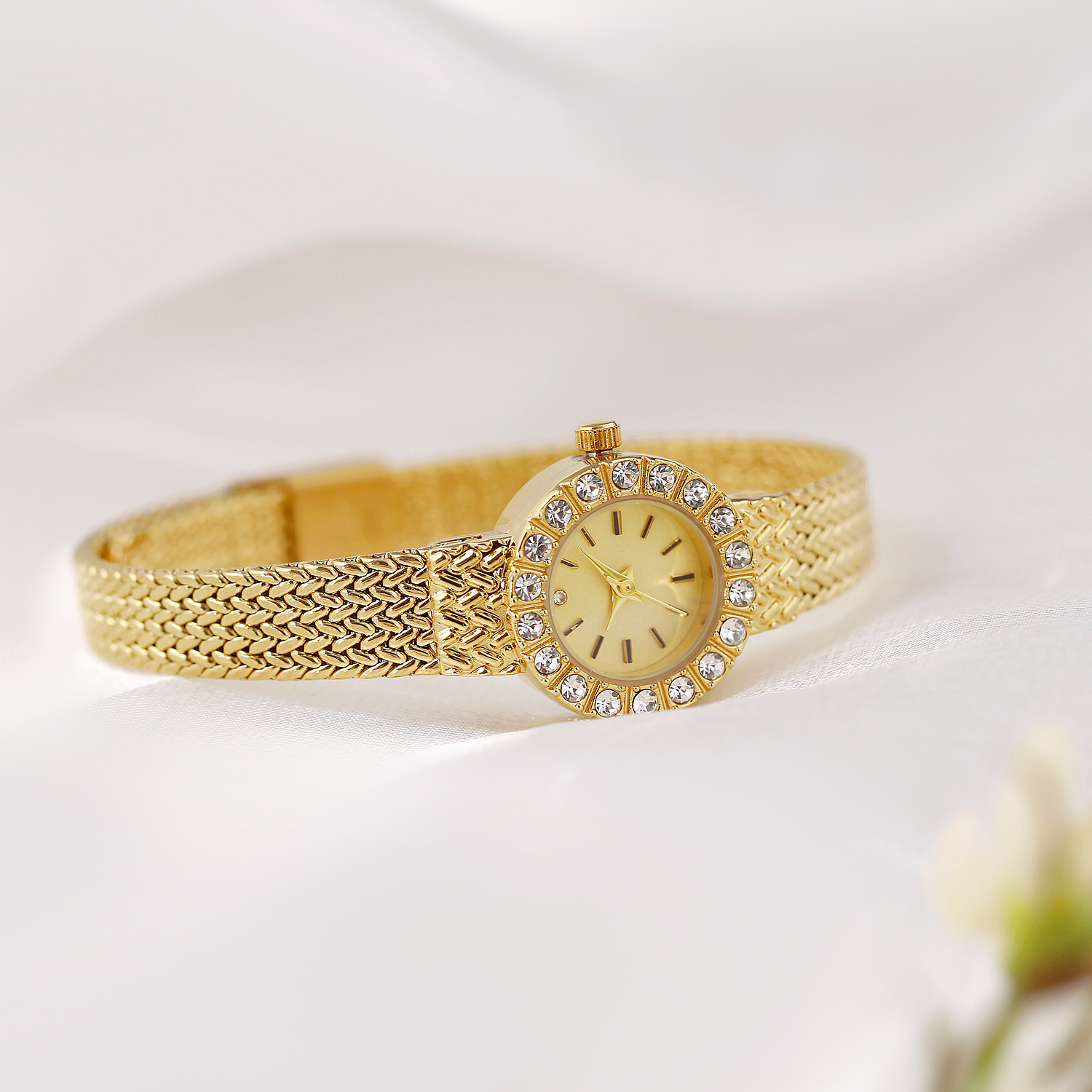 Vintage Women's Wristwatch Lux – Luxury Watch Engraving recenzja i cena